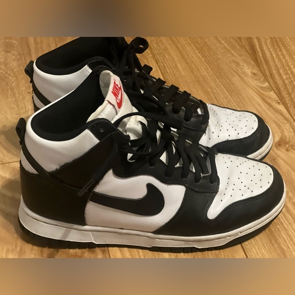 Nike Shoes - Nike high dunk retro